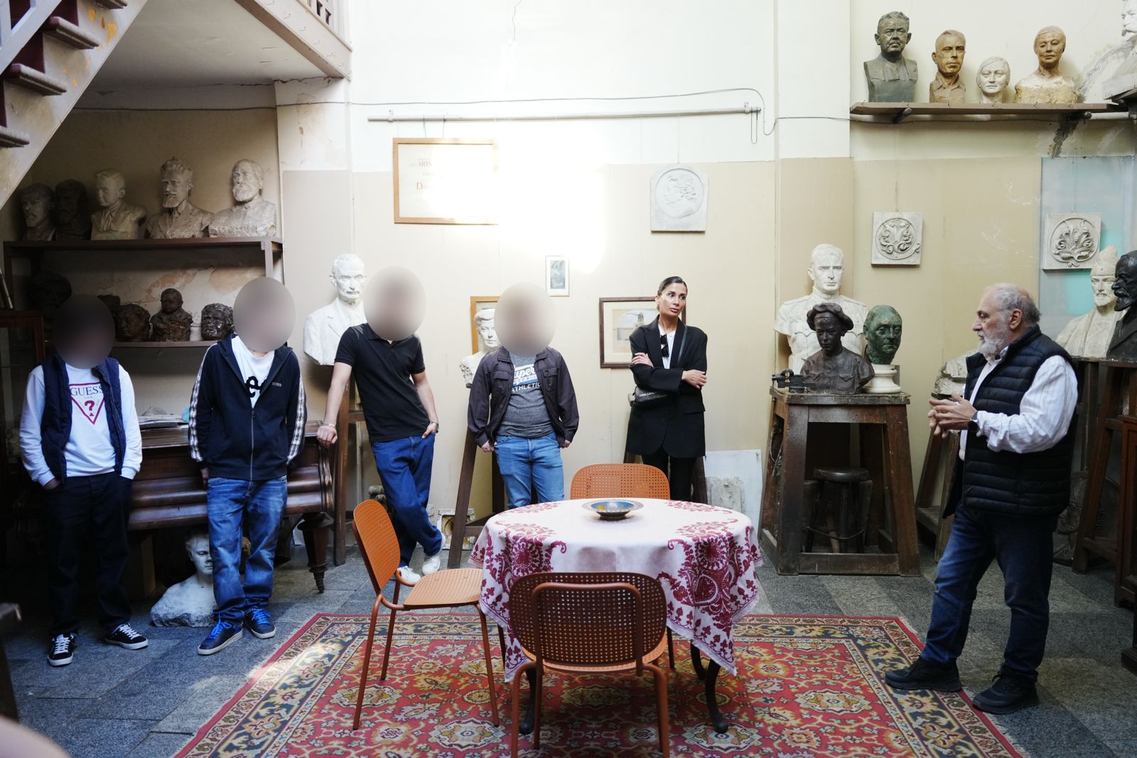 დანაშაულის პრევენციის, არასაპატიმრო სასჯელთა აღსრულებისა და პრობაციის ეროვნული სააგენტოს არასრულწლოვანი ბენეფიციარები ცნობილი მოქანდაკისა და მხატვრის, იაკობ ნიკოლაძის მემორიალურ სახლ-მუზეუმს ესტუმრნენ.